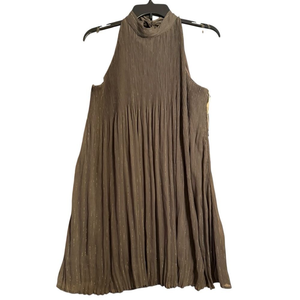 NWT Taylor & Sage Olive & Gold Pleated Flowy Sleeveless Top Size Large